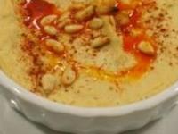 Felii de bagheta cu crema de fasole boabe si susan Felii de bagheta cu crema de fasole boabe si susan